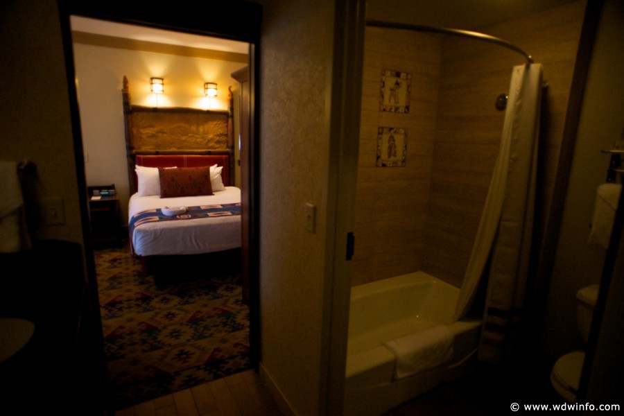 Wilderness-Lodge-deluxe-room-016