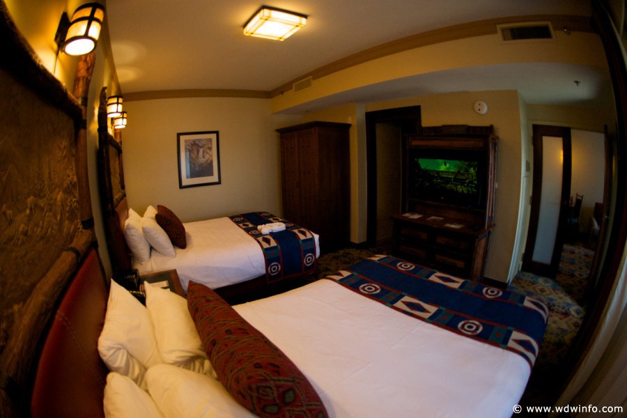 Wilderness-Lodge-deluxe-room-021