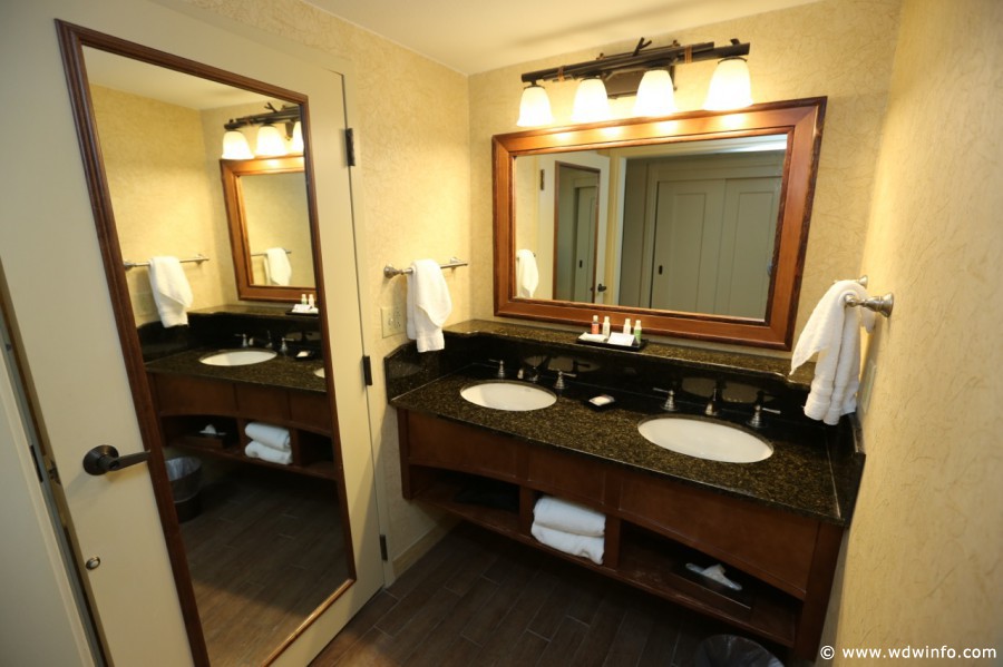 Wilderness-Lodge-Standard-Room-27