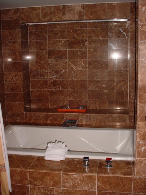 WL Honeymoon Suite Bathroom