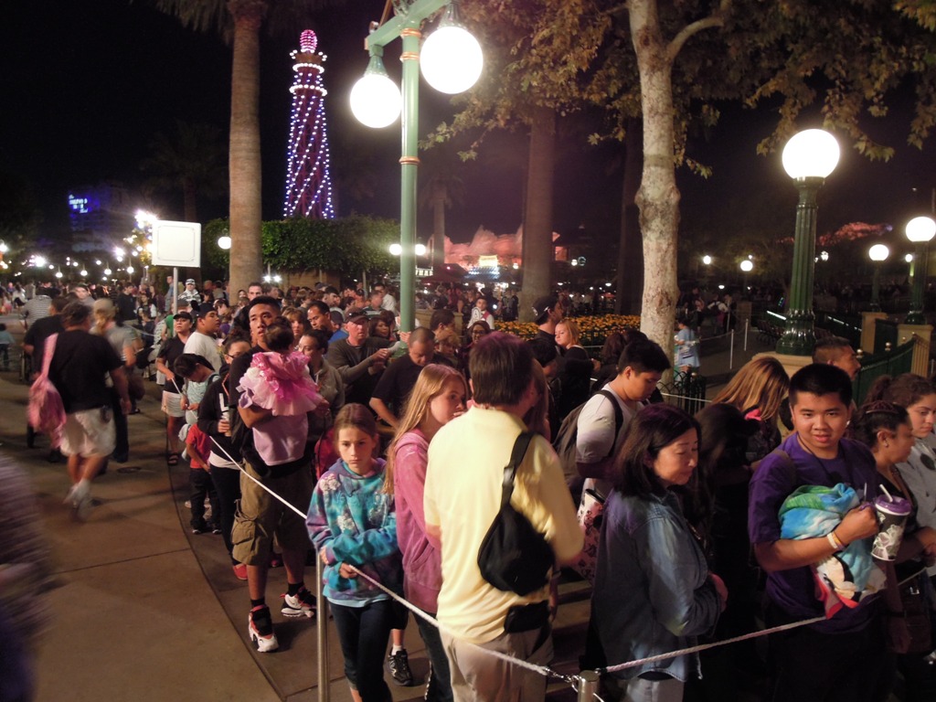 WOC Queue 90 minutes before show in October