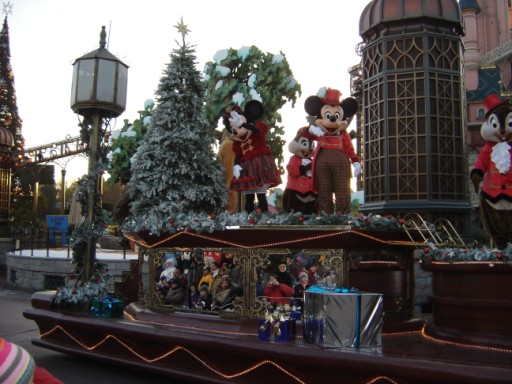 xmas parade disneyland paris