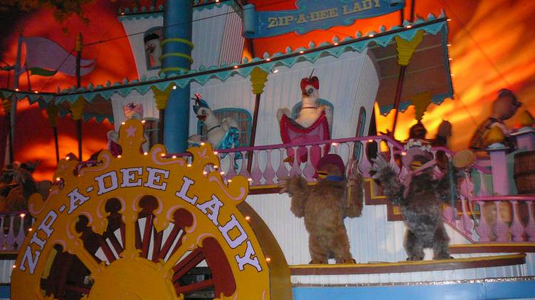 Zip-a-dee lady boat at Splash Mountain