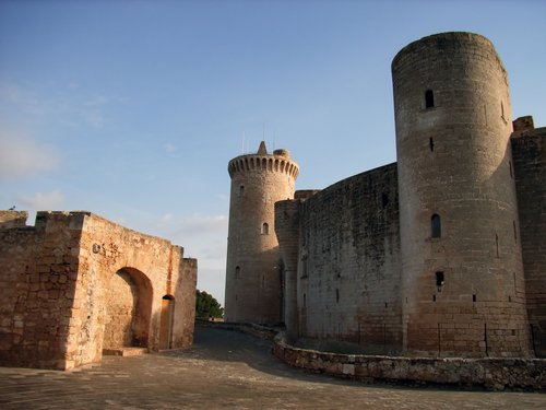 castillo-de-bellver-palma-de-mallorca-e1217.jpg