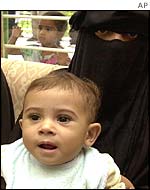 _38288138_iraqchild150.jpg