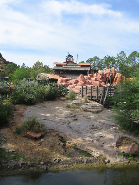 422844136_HSSMW-L-1.jpg