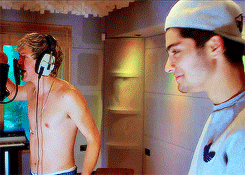 tumblr_mmzcel685M1rurxvqo1_250.gif