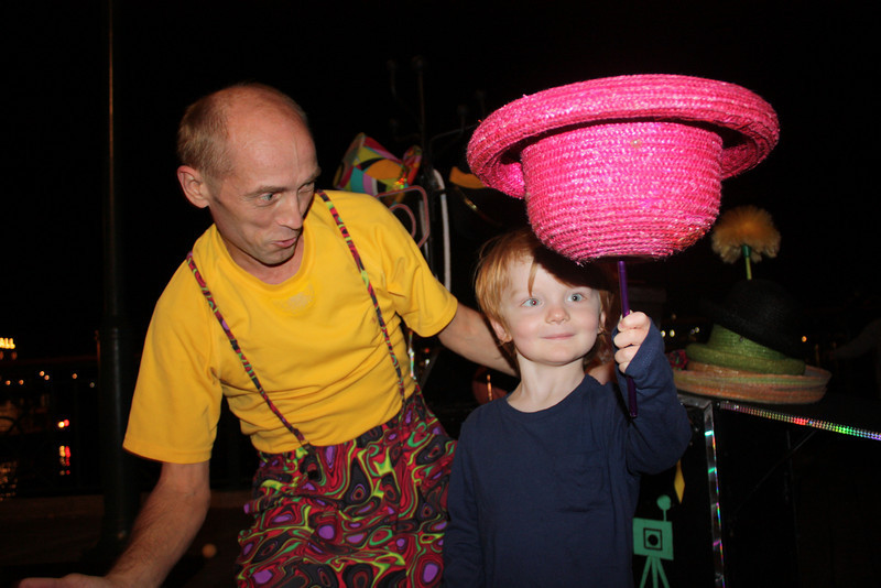 1212107217_KF4B5-L.jpg