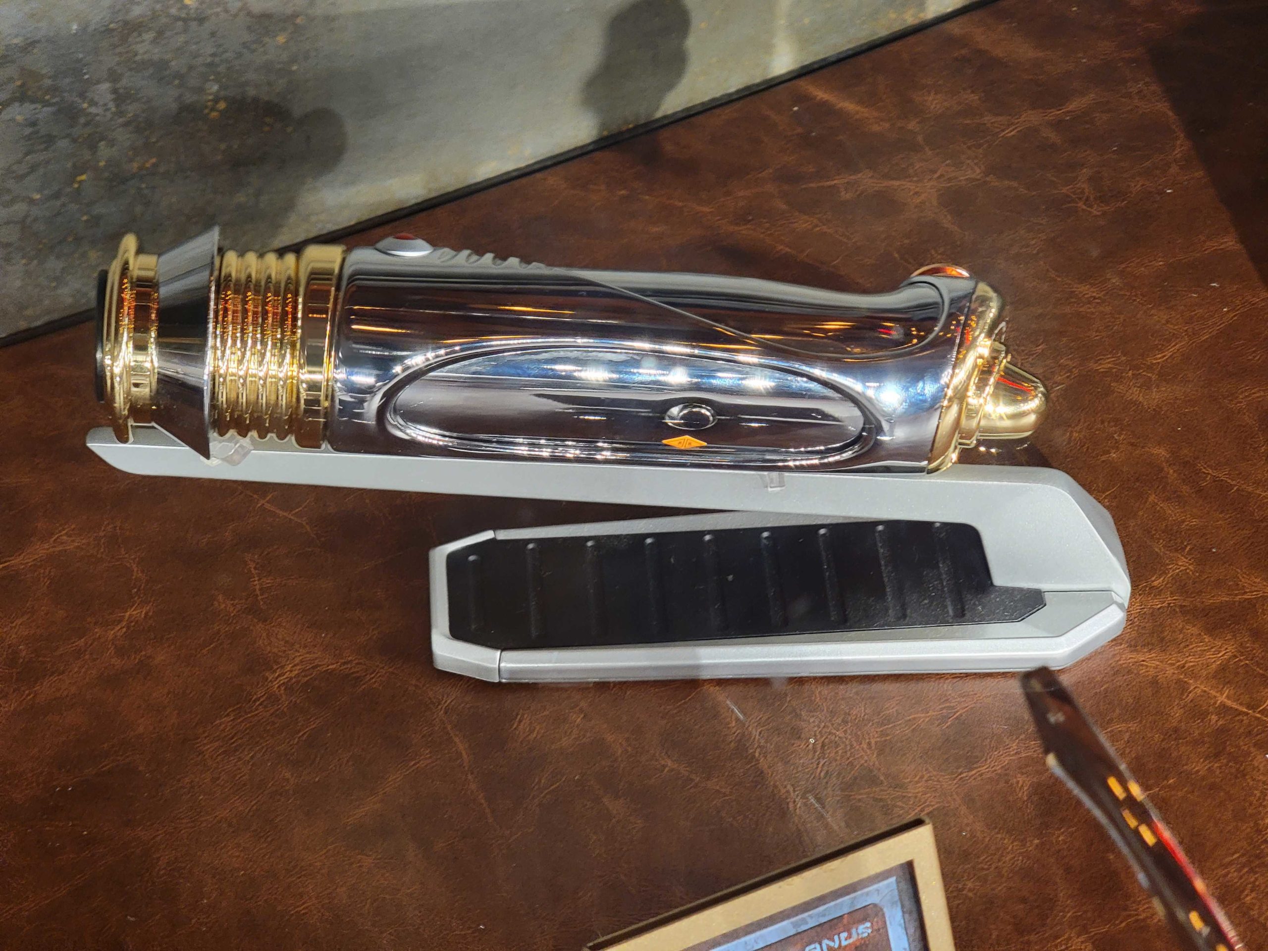 darth-sidious-lightsaber-hilt-110822-scaled.jpg