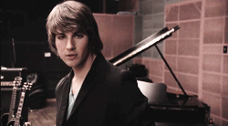 tumblr_lrdl14Xjuj1r1mr8mo2_250.gif