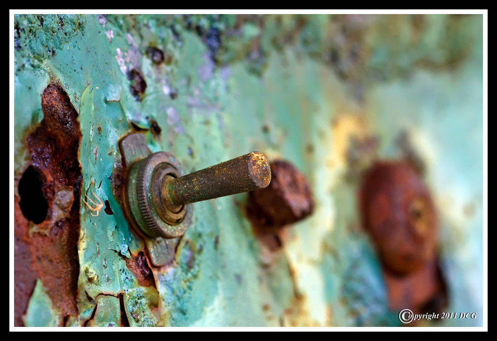 Toggle-Switch-05-16-01cr-XL.jpg