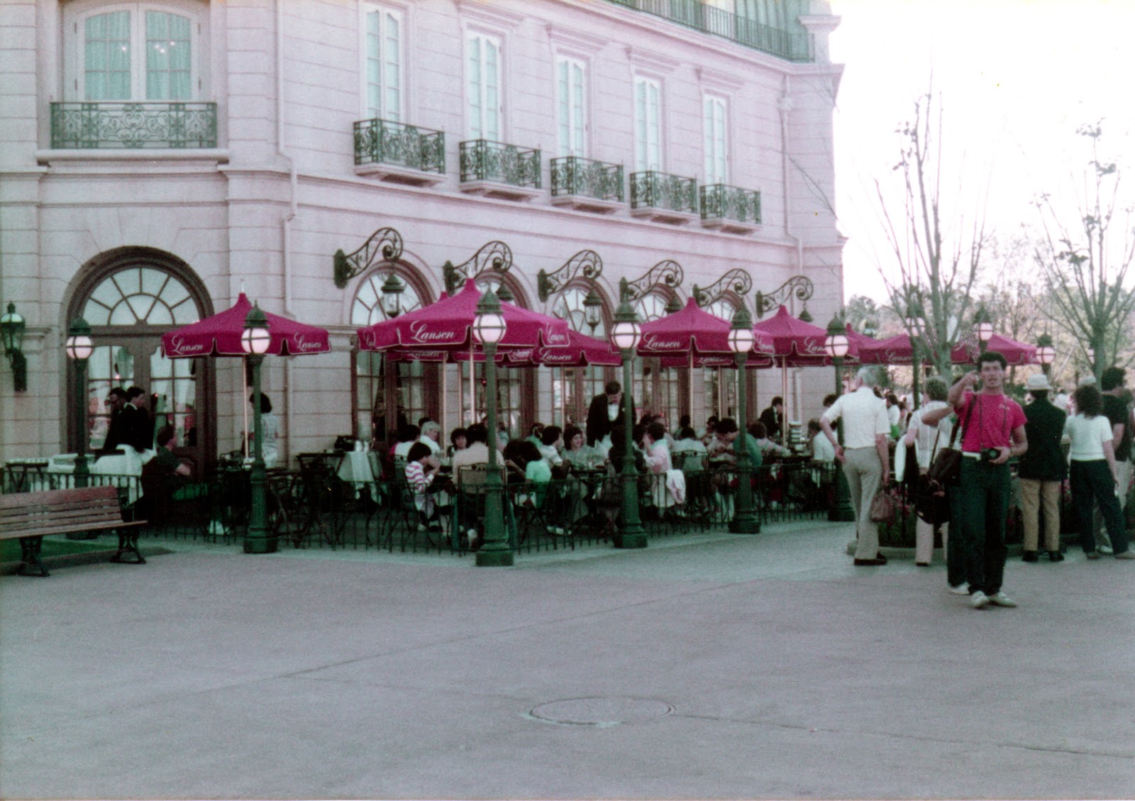 Epcot1983-France01.jpg