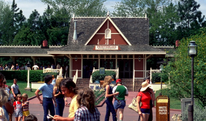 old_frontierland_station.jpg