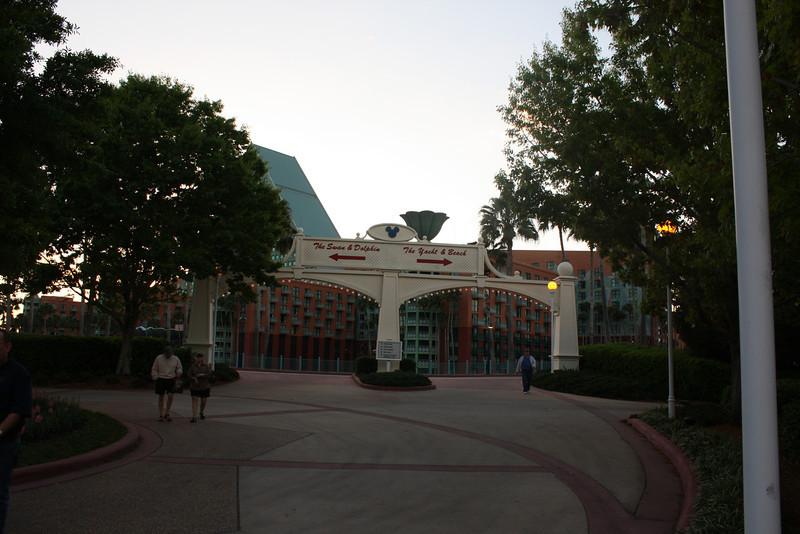1211986590_CErzm-L.jpg