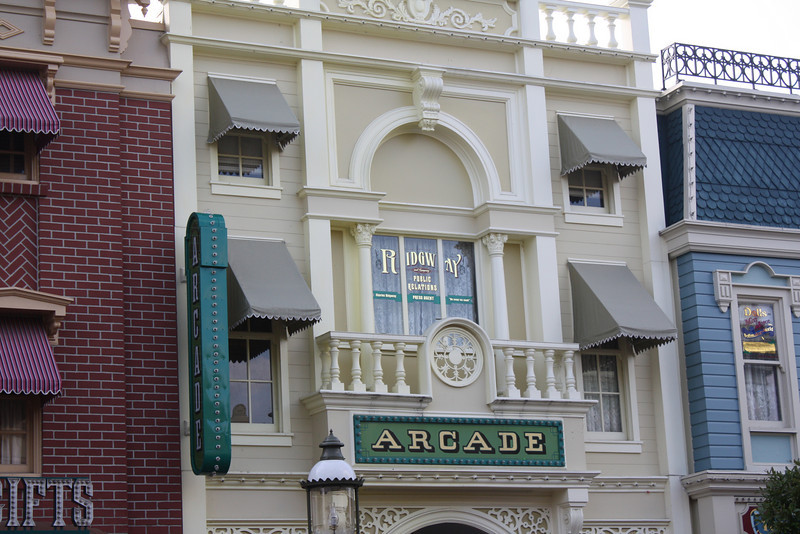 1220554663_8QNa3-L.jpg