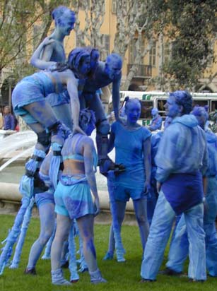 Dscn0420-blue-people_crop.jpg