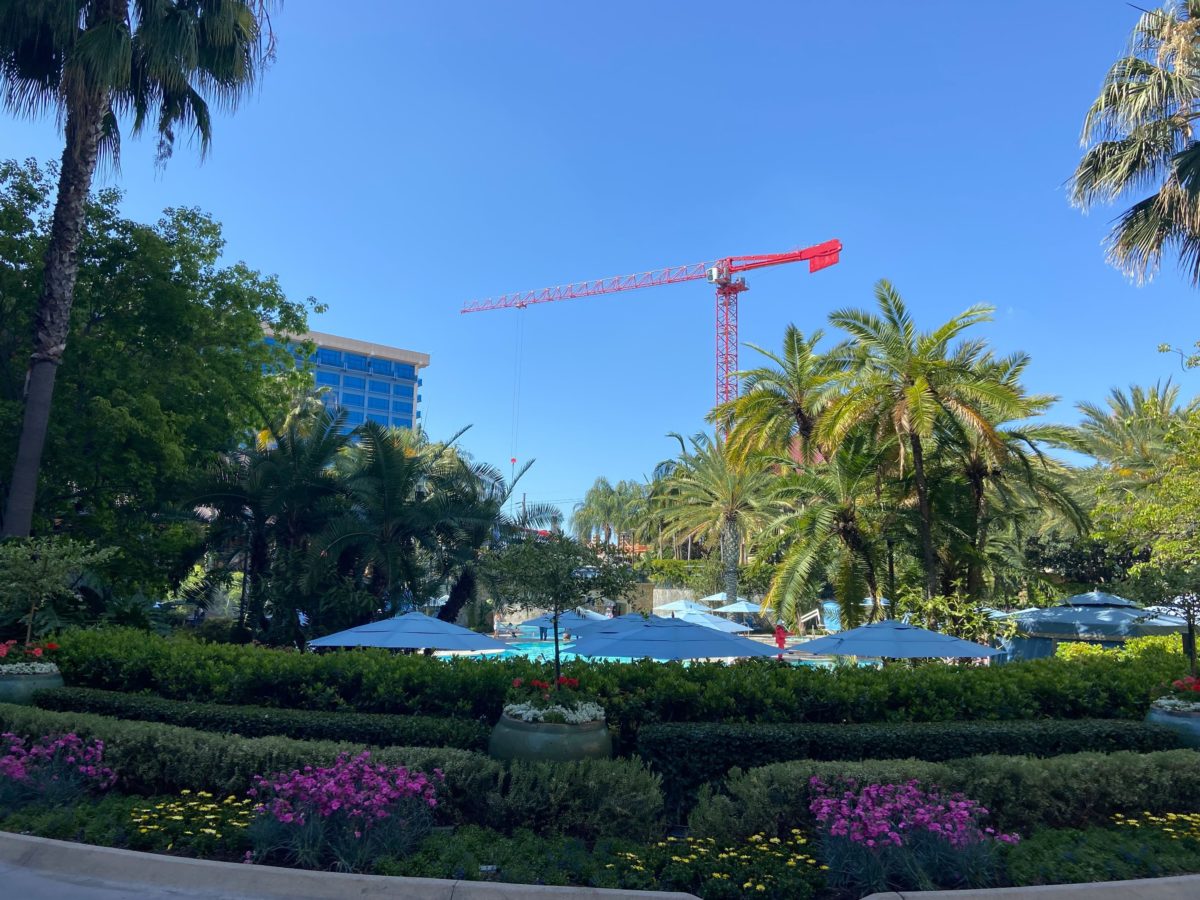 Disneyland-hotel-construction-1-1200x900.jpg