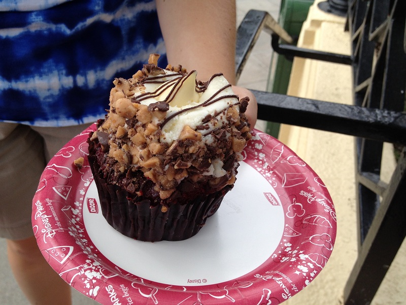 butterfinger_cupcake.jpg