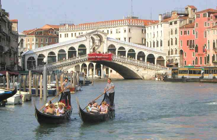 Italian_Gondola_Venice.jpg
