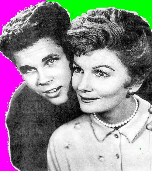 wally-mrs-cleaver00013.jpg