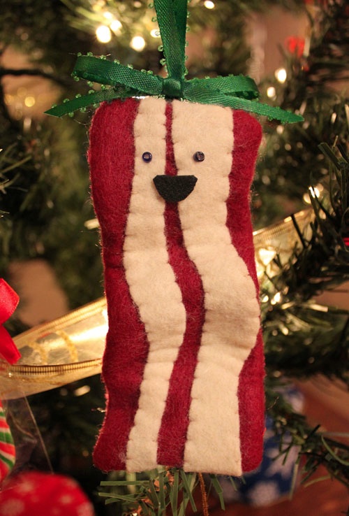 bacon-christmas-ornament-20101213-210204.jpg