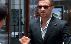 tumblr_lp8ggbCenq1qlph49o3_250.gif