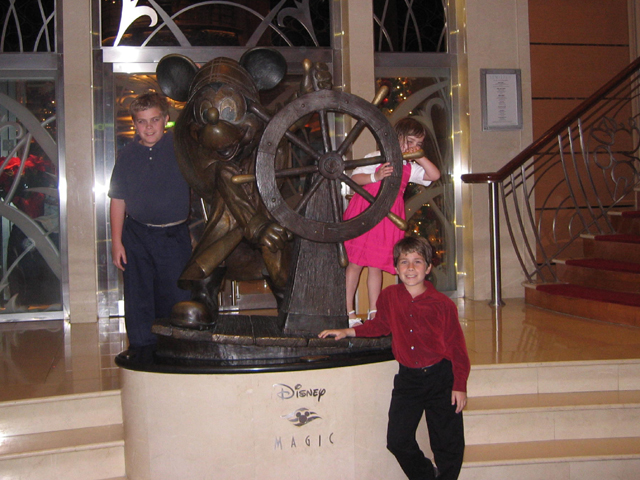 kids_at_mickey_wheel.jpg