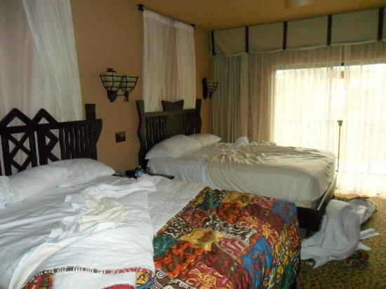 2-queen-room.jpg