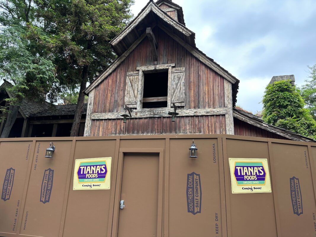 Splash-Mountain-Entrance-Sign-Removed-Disneyland1.jpg