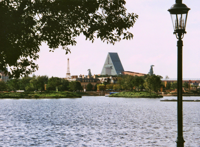 Epcot92-076ed1-L.jpg