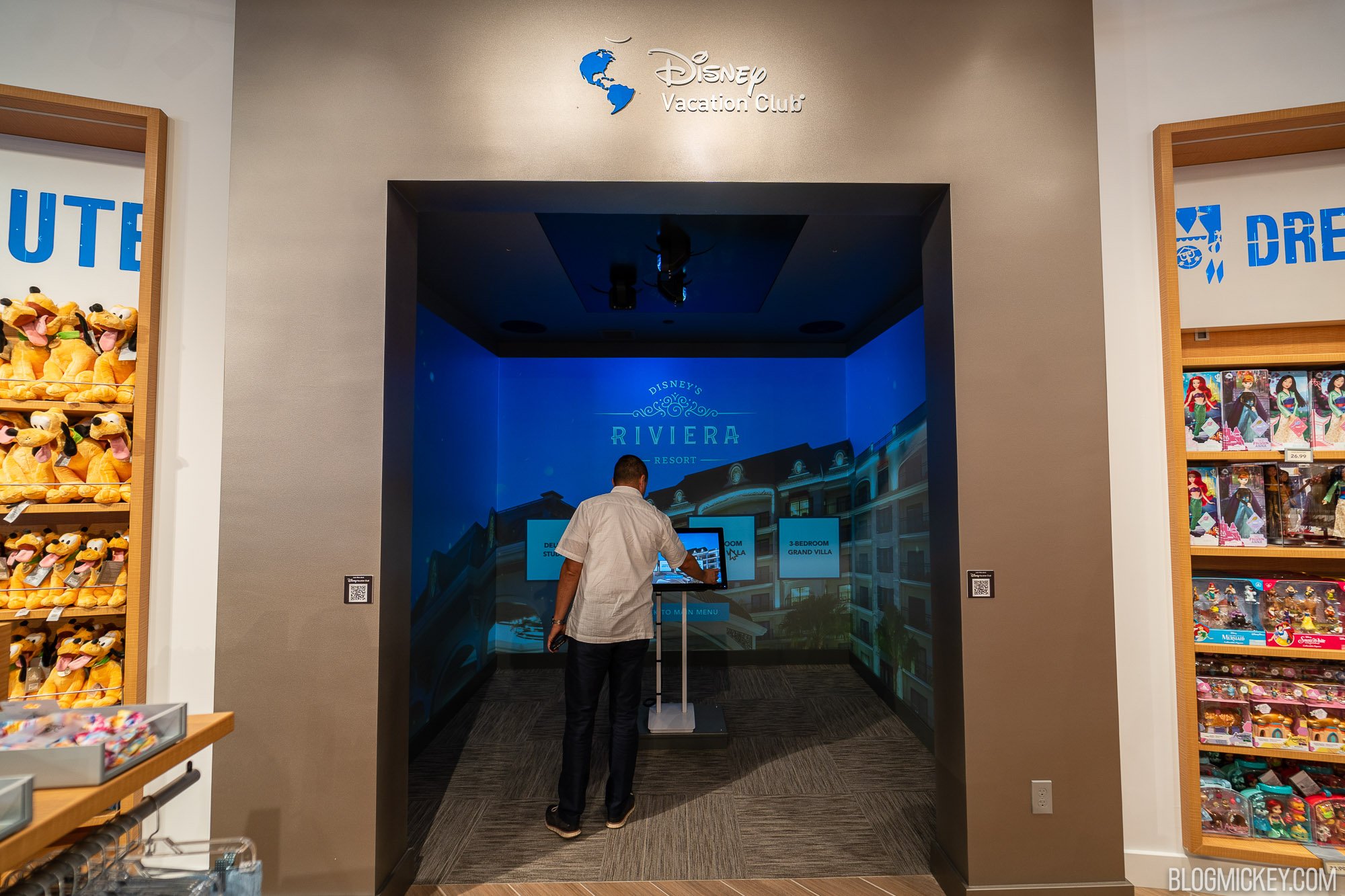 hollywood-plaza-garage-disney-store-5.jpg