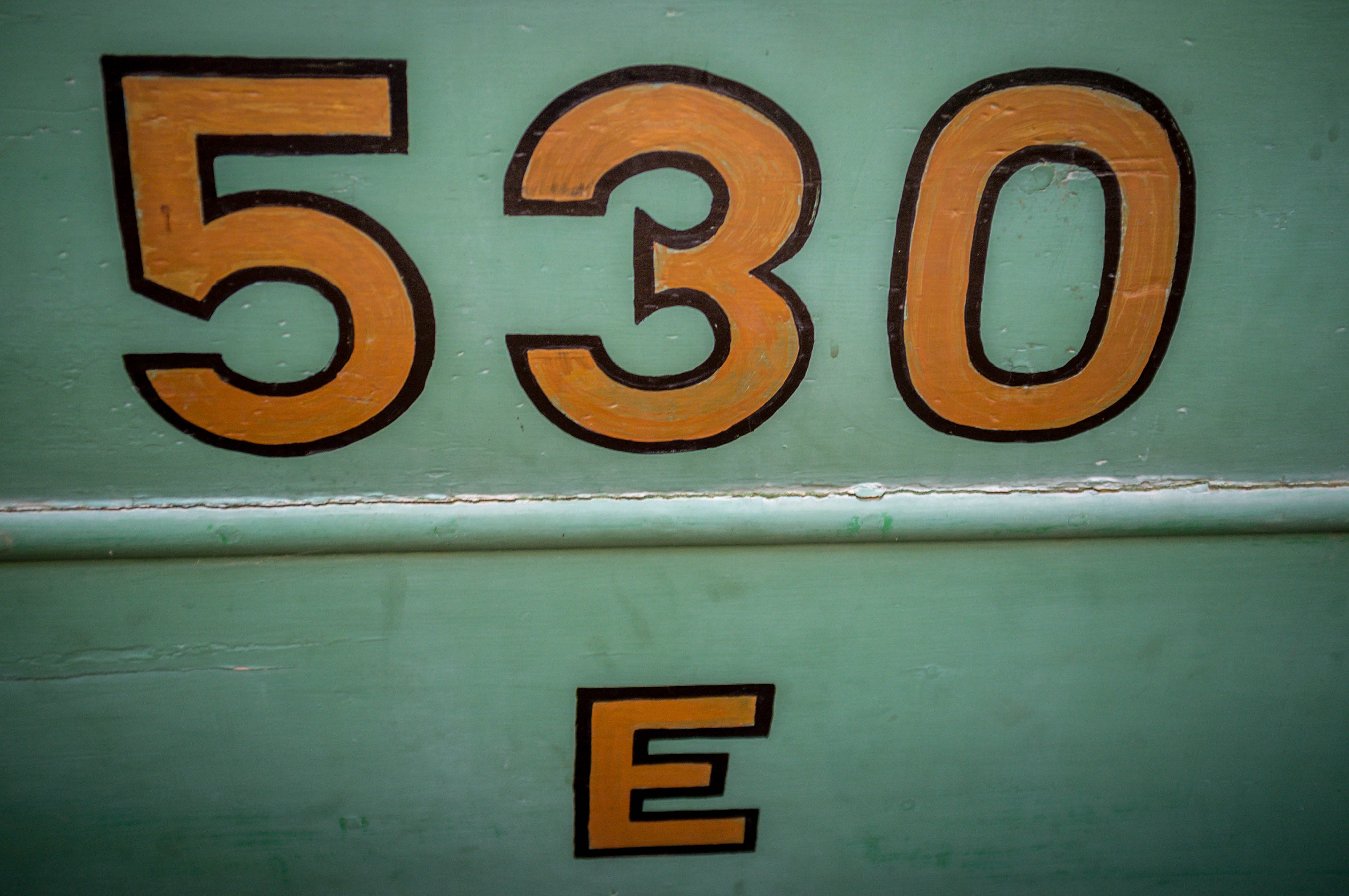 NSWDRTT_E-class_Tram_530_Number.jpg