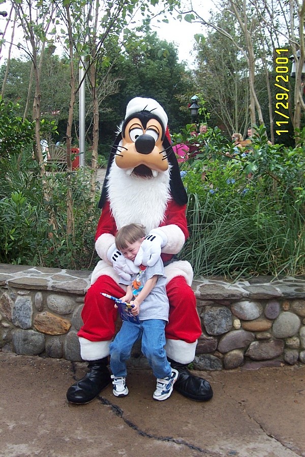 Santa_Goofy.jpg