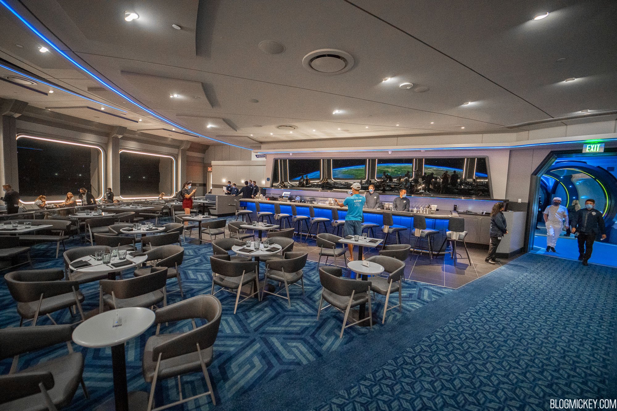 space-220-restaurant-lounge-6.jpg