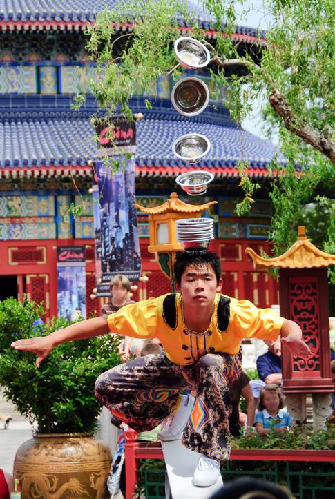 Chinese_Acrobat_in_Epcot.jpg