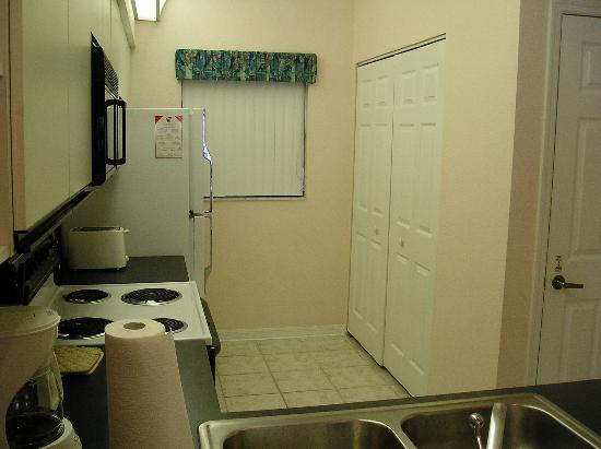 kitchen-with-dated-appliances.jpg