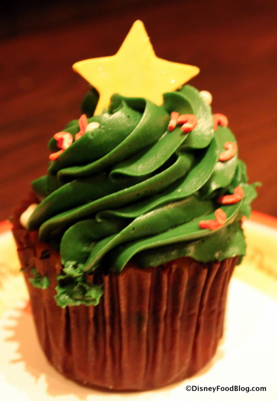 Gastons-Tavern-Holiday-cupcake-1.jpg