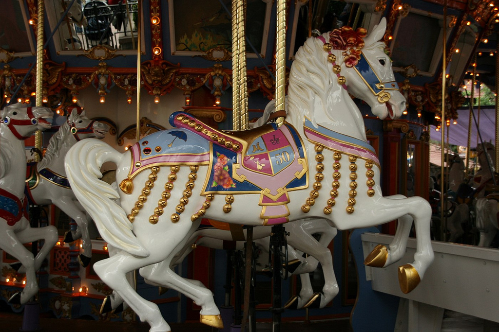 Jingles-Disneyland-Carrousel.jpg