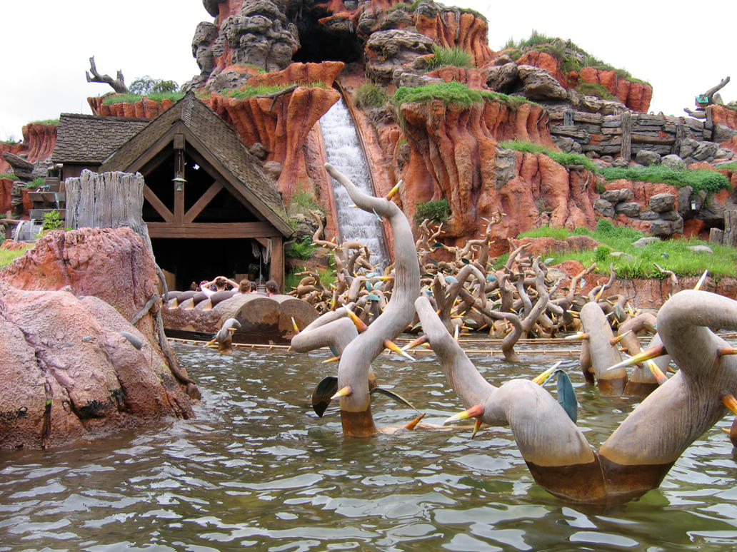 MK_Splash_Mountain_8_by_Disney_Stock.jpg
