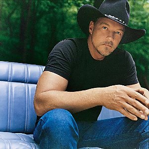traceadkins14_e.jpg