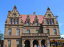 milwaukee_pabsts_mansion2.jpg