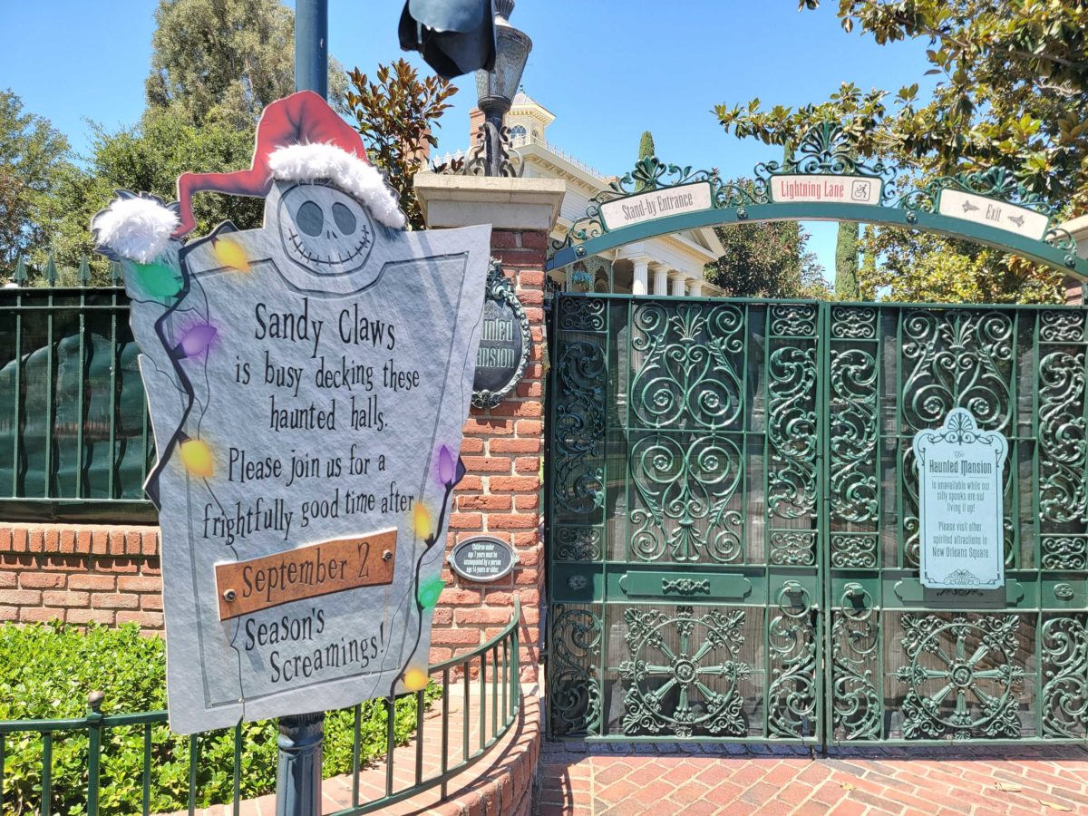 haunted mansion holiday construction 122136