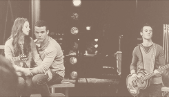 tumblr_mlm4k6C7201s2zn3vo8_r1_250.gif