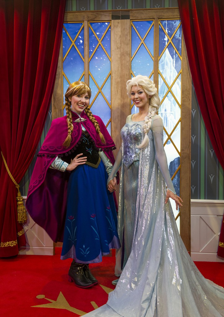 Elsa_Anna_Disney_Parks_45.jpg