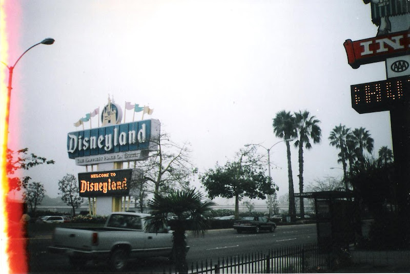 Disneyland%20Sign.jpg