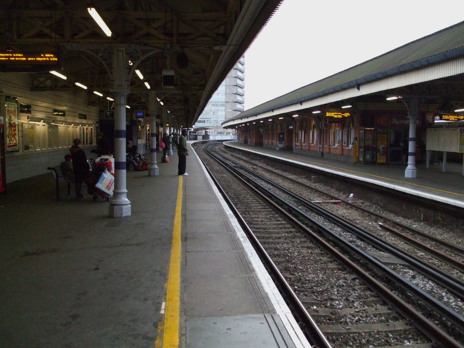Waterloo_East_stn_platform_A_look_east.JPG