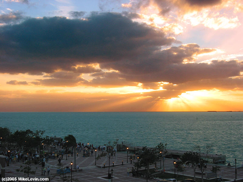 KeyWestMallorySquareSunset800.jpg