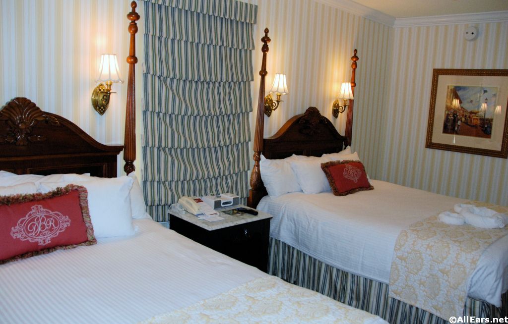 boardwalk-inn-standard-room-7.JPG