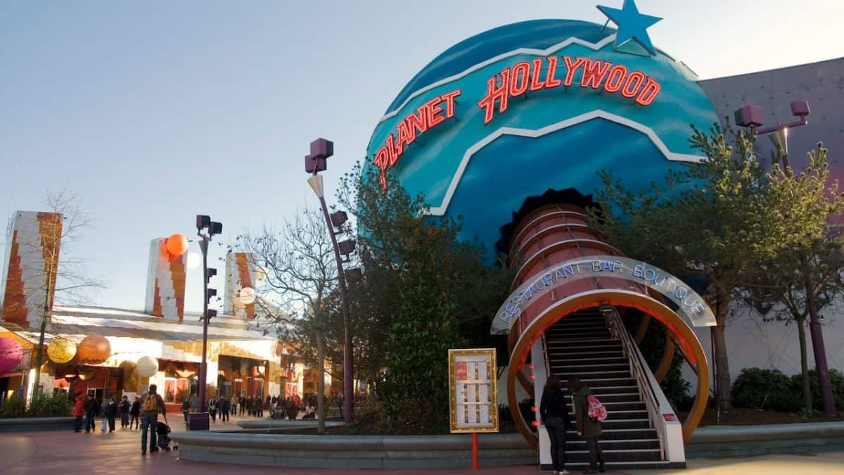 disneyland paris planet hollywood