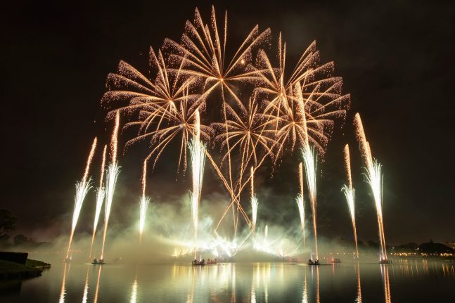 Celebrate-July-4-WDW-Fireworks-EPCOT-647x431.jpg